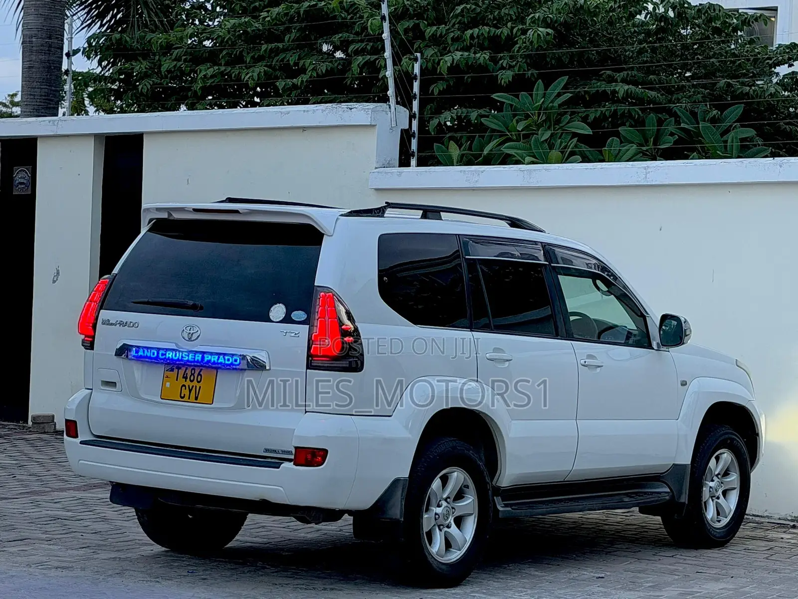 Toyota Land Cruiser Prado 2006 White