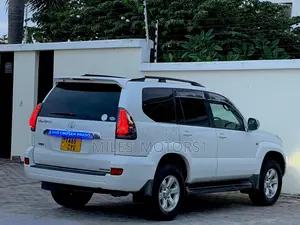 Toyota Land Cruiser Prado 2006 White