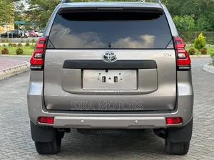 Toyota Land Cruiser Prado 2.7 2023 Gray