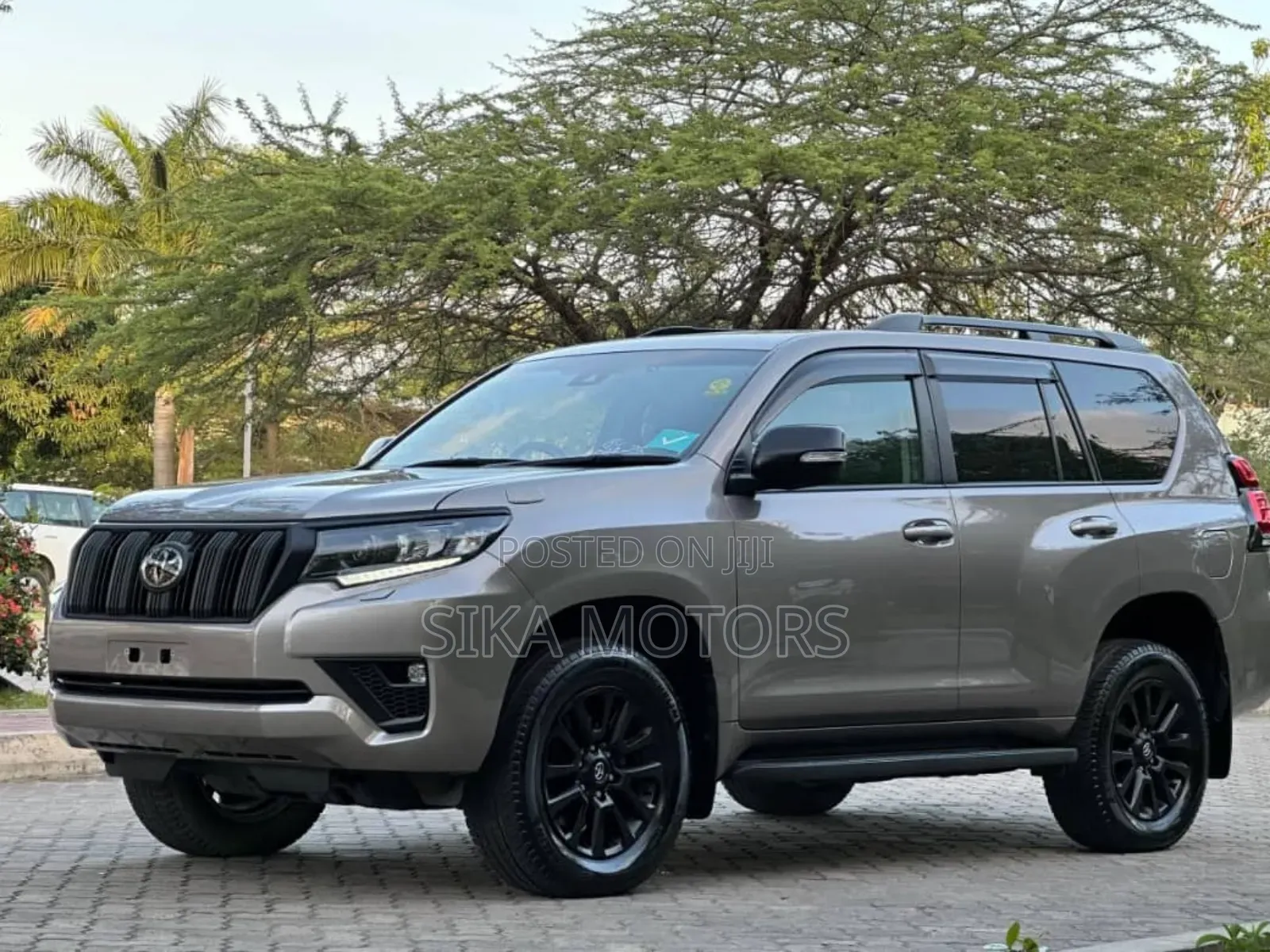 Toyota Land Cruiser Prado 2.7 2023 Gray