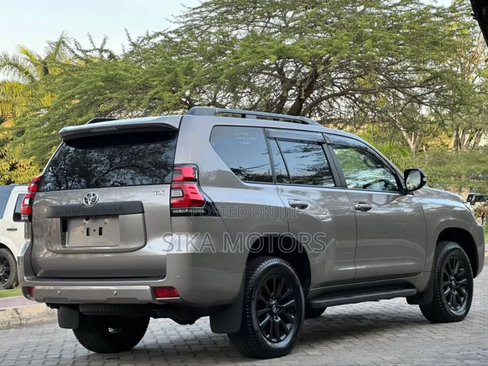 Toyota Land Cruiser Prado 2.7 2023 Gray