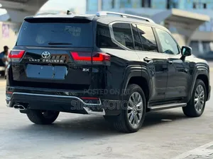 Toyota Land Cruiser Prado 2.8 2023 Black