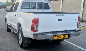 Toyota Hilux 2012 White