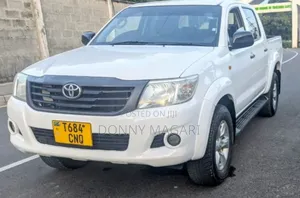 Toyota Hilux 2012 White
