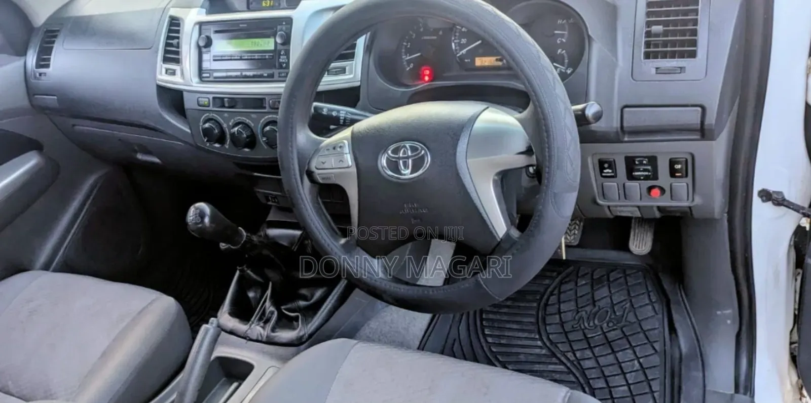Toyota Hilux 2012 White
