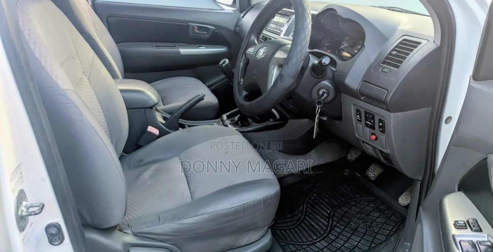 Toyota Hilux 2012 White