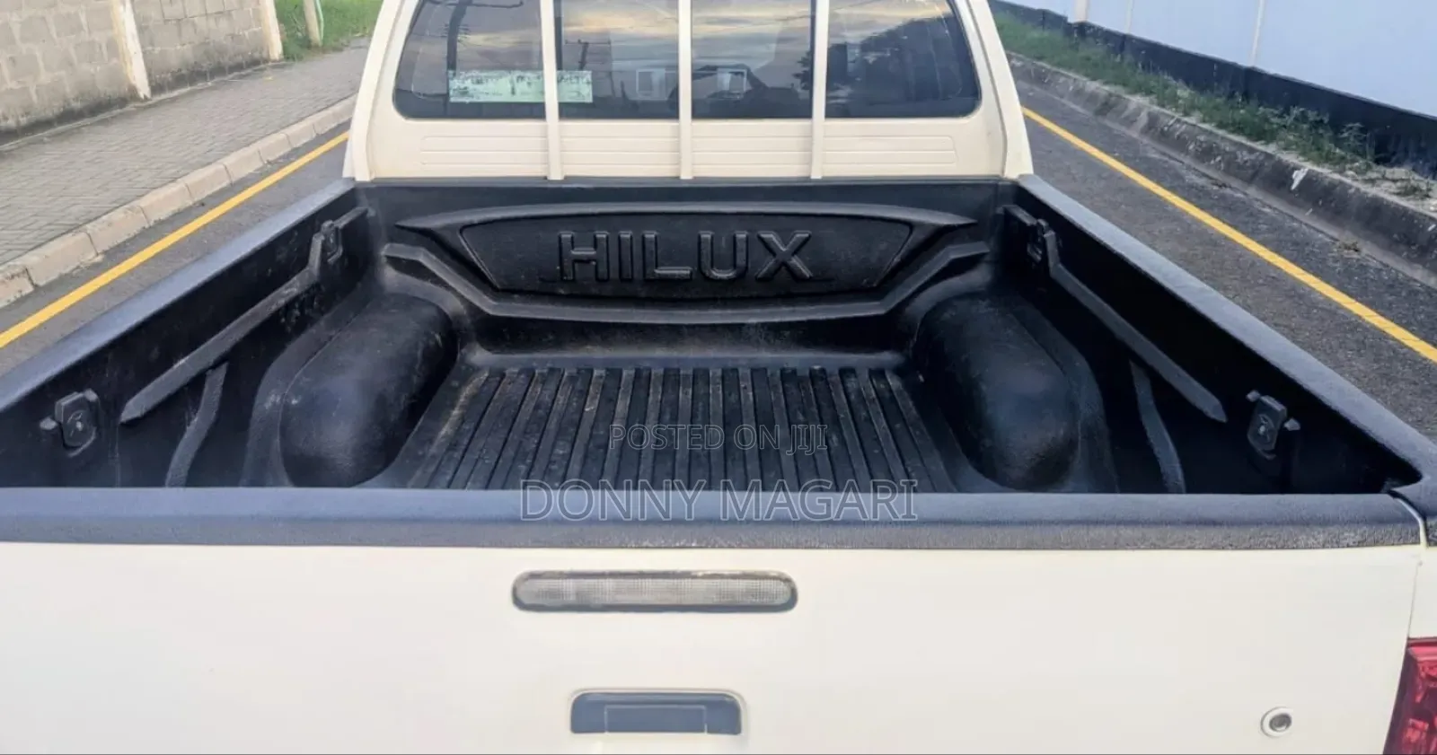 Toyota Hilux 2012 White
