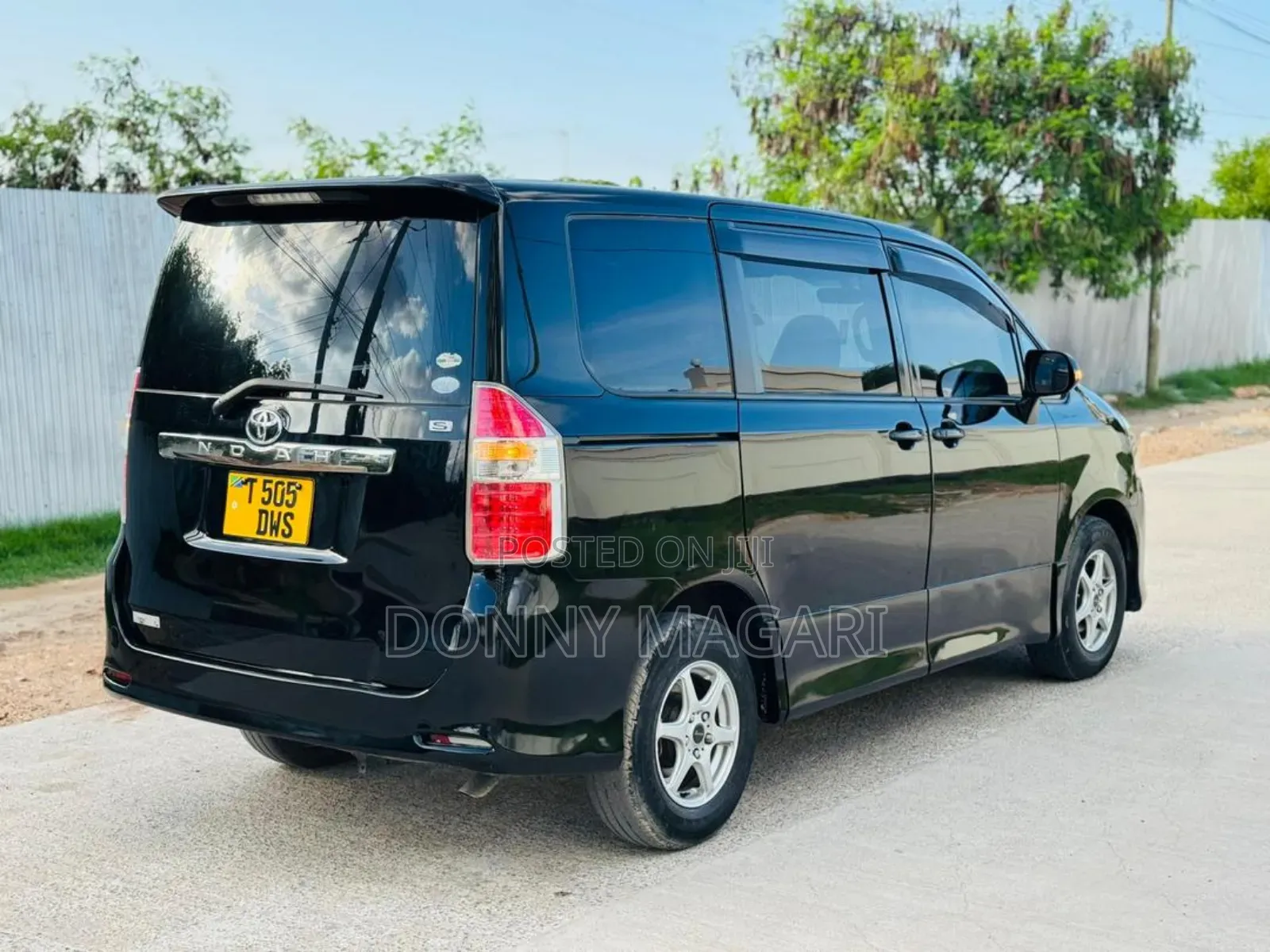 Toyota Noah 2010 Black