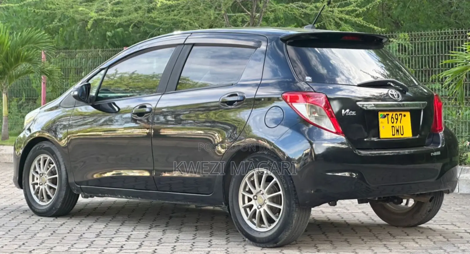 Toyota Vitz 2012 Black