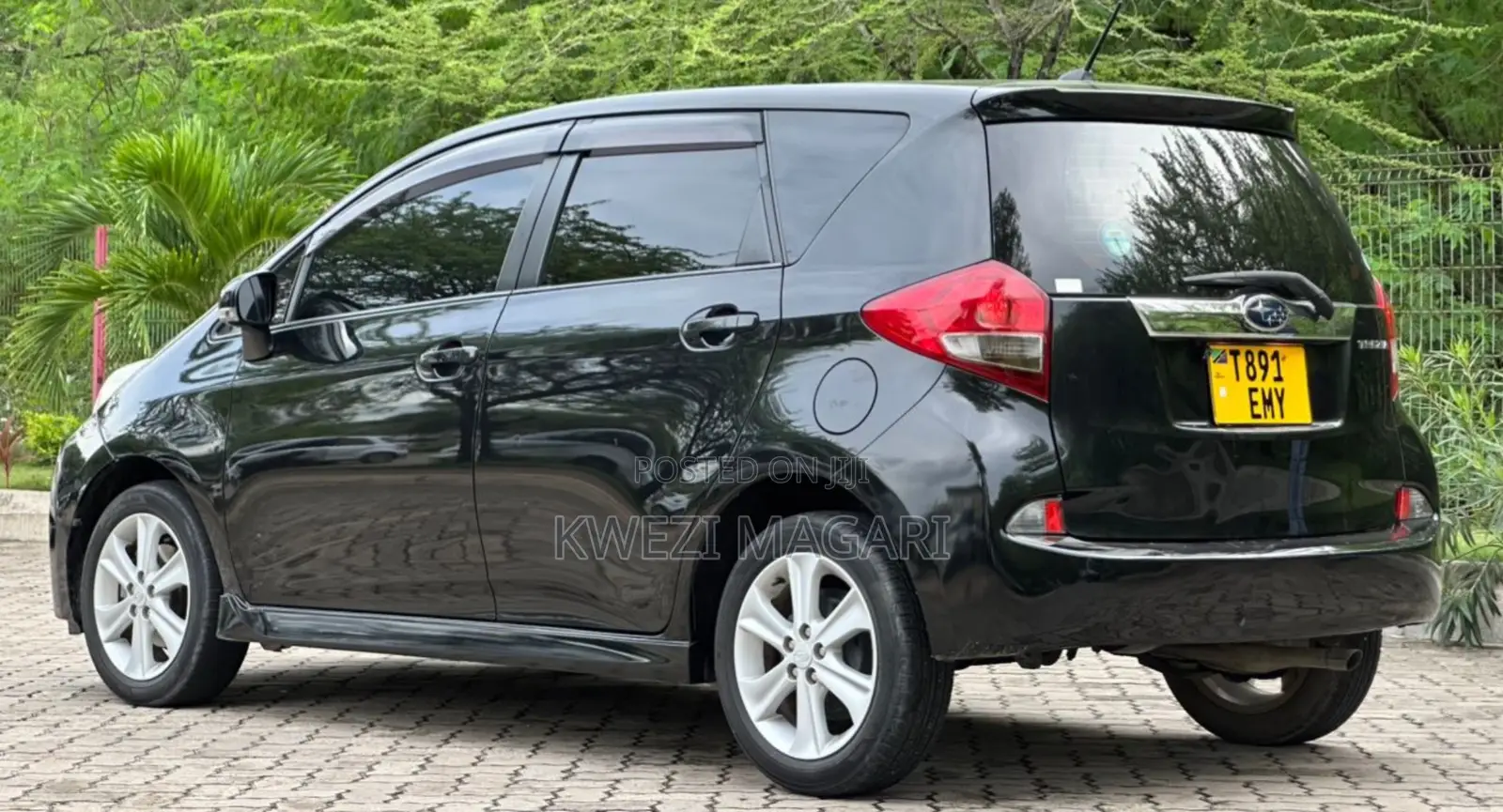 Subaru Trezia 2011 Black