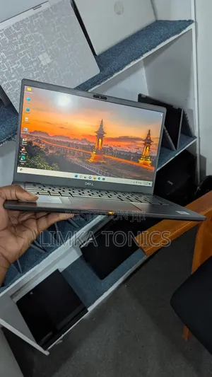 New Laptop Dell 16GB Intel Core i7 SSD 512GB