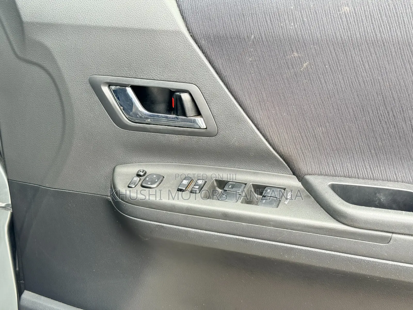 Toyota Alphard 2010 Silver