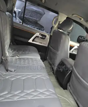 Toyota Land Cruiser 2010 White