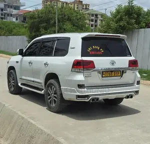 Toyota Land Cruiser 2010 White