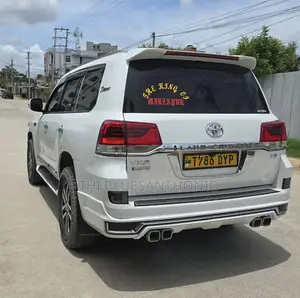 Toyota Land Cruiser 2010 White