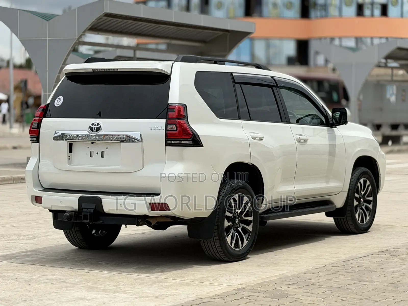 Toyota Land Cruiser Prado 2.8 2023 White