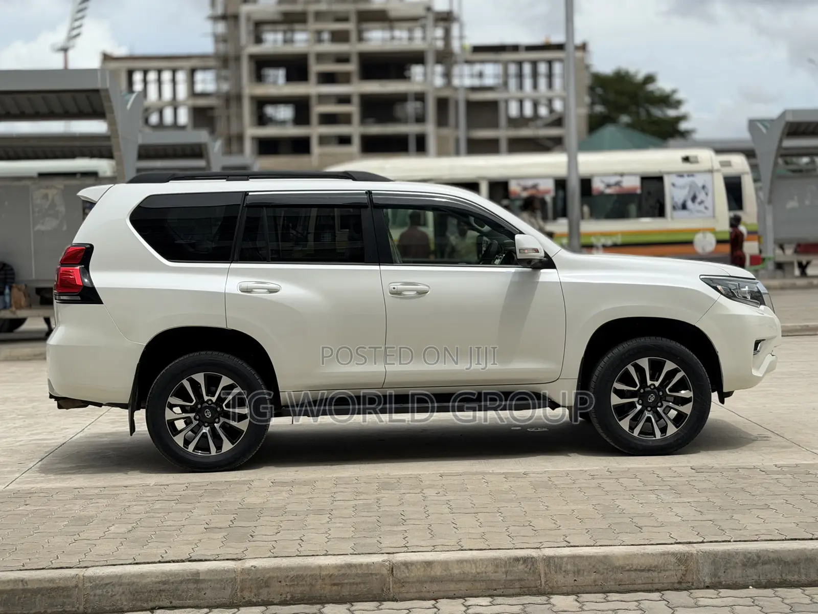 Toyota Land Cruiser Prado 2.8 2023 White