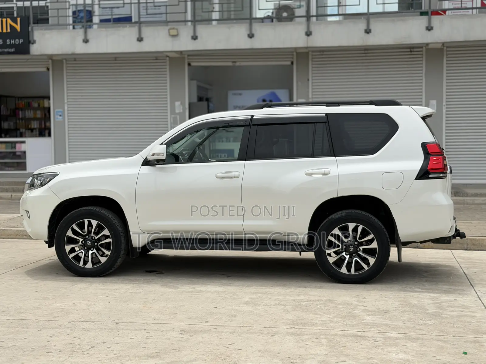 Toyota Land Cruiser Prado 2.8 2023 White