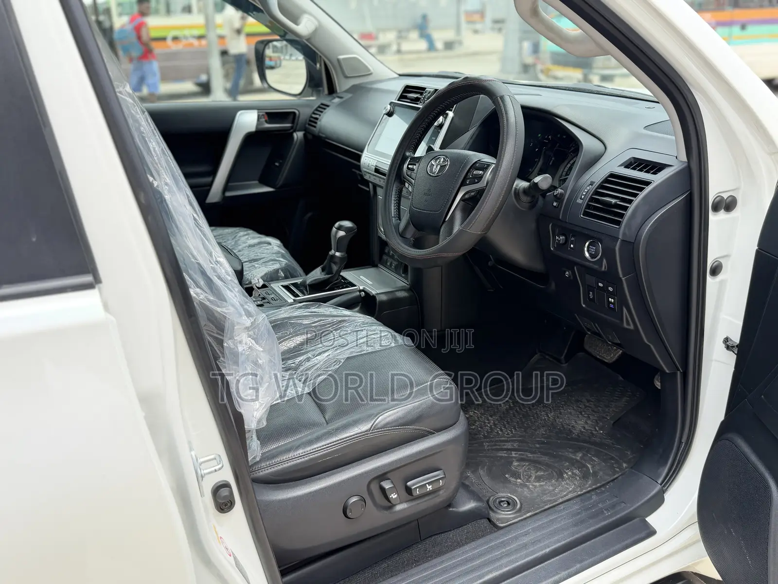 Toyota Land Cruiser Prado 2.8 2023 White