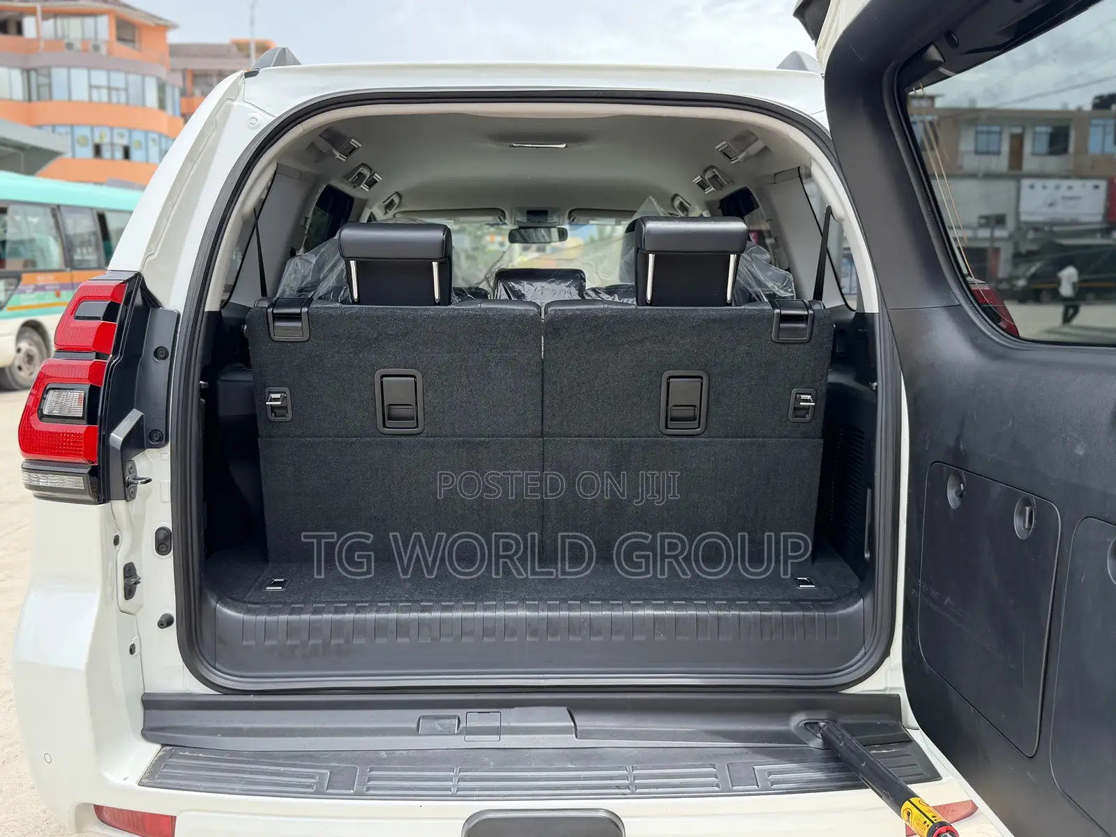 Toyota Land Cruiser Prado 2.8 2023 White