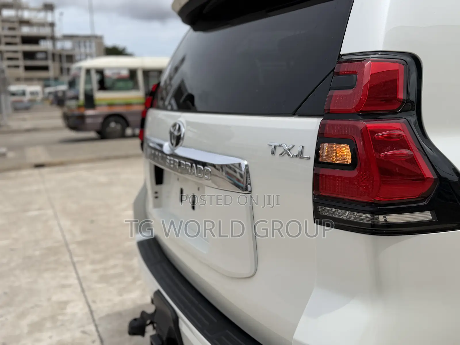 Toyota Land Cruiser Prado 2.8 2023 White