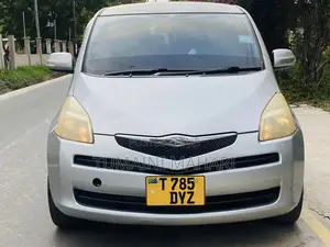 Toyota Ractis 2005 Silver
