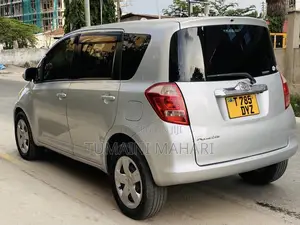 Toyota Ractis 2005 Silver