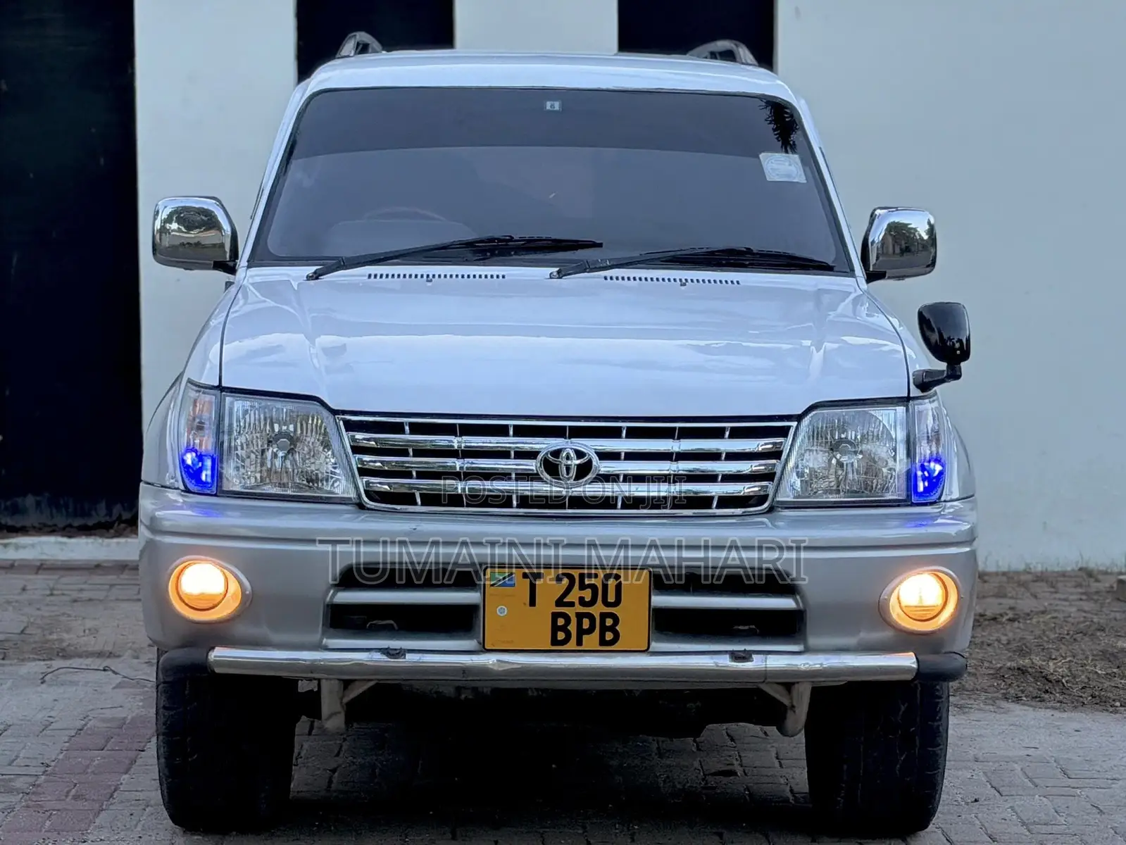 Toyota Land Cruiser 2002 White