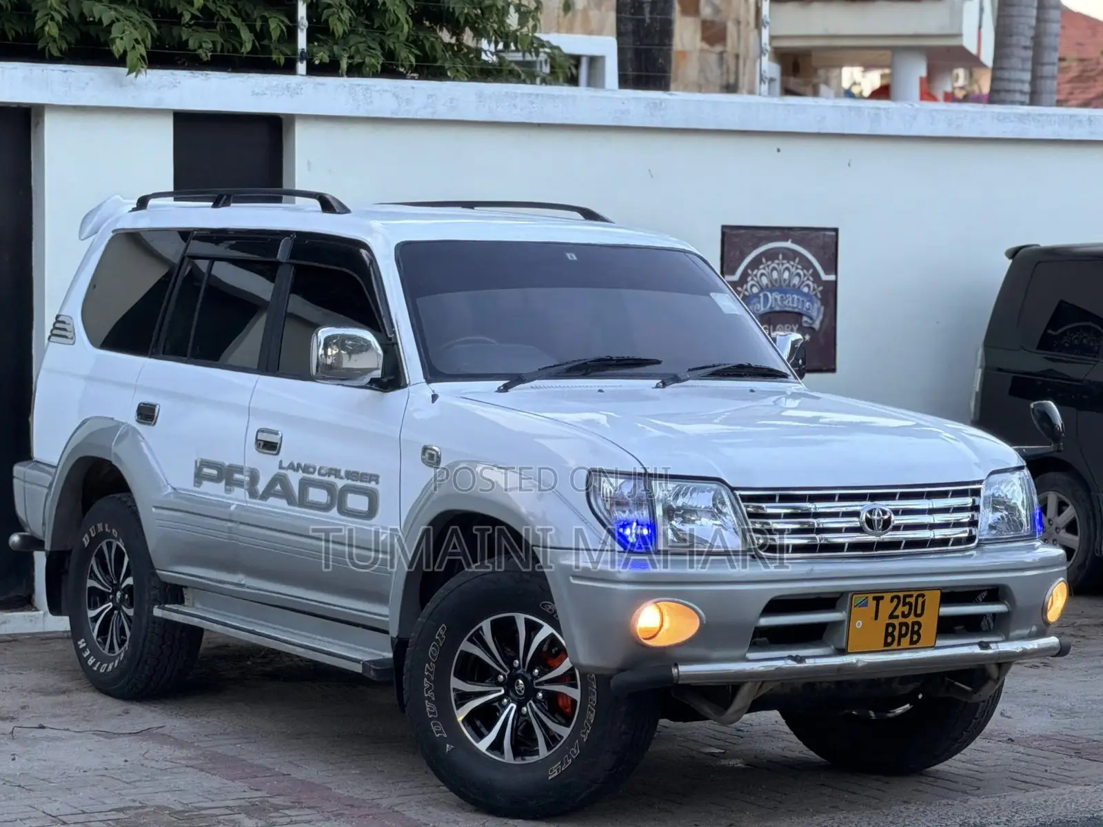 Toyota Land Cruiser 2002 White