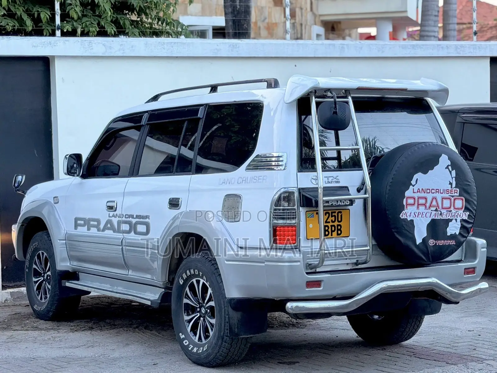 Toyota Land Cruiser 2002 White