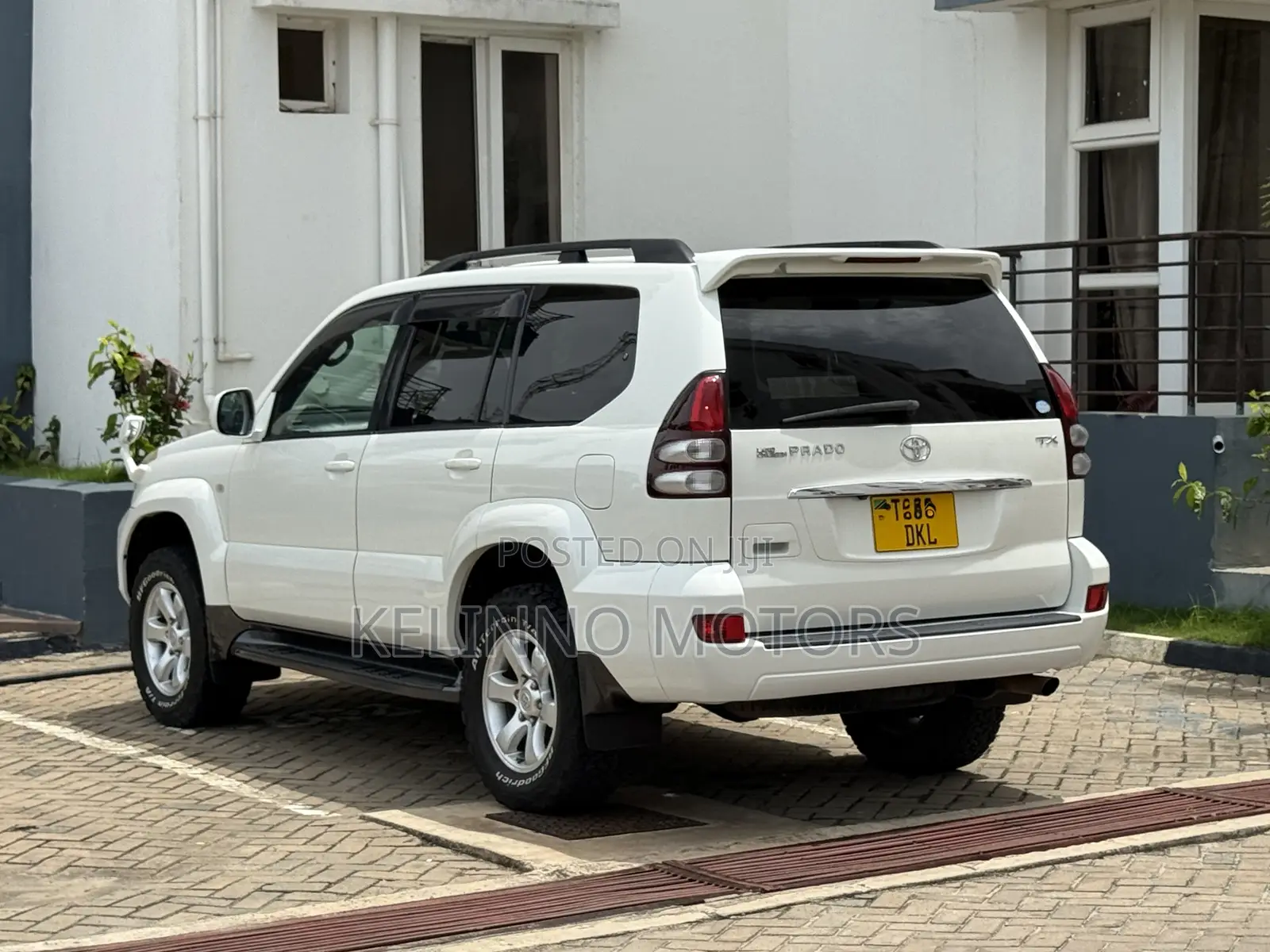 Toyota Land Cruiser Prado 2006 White