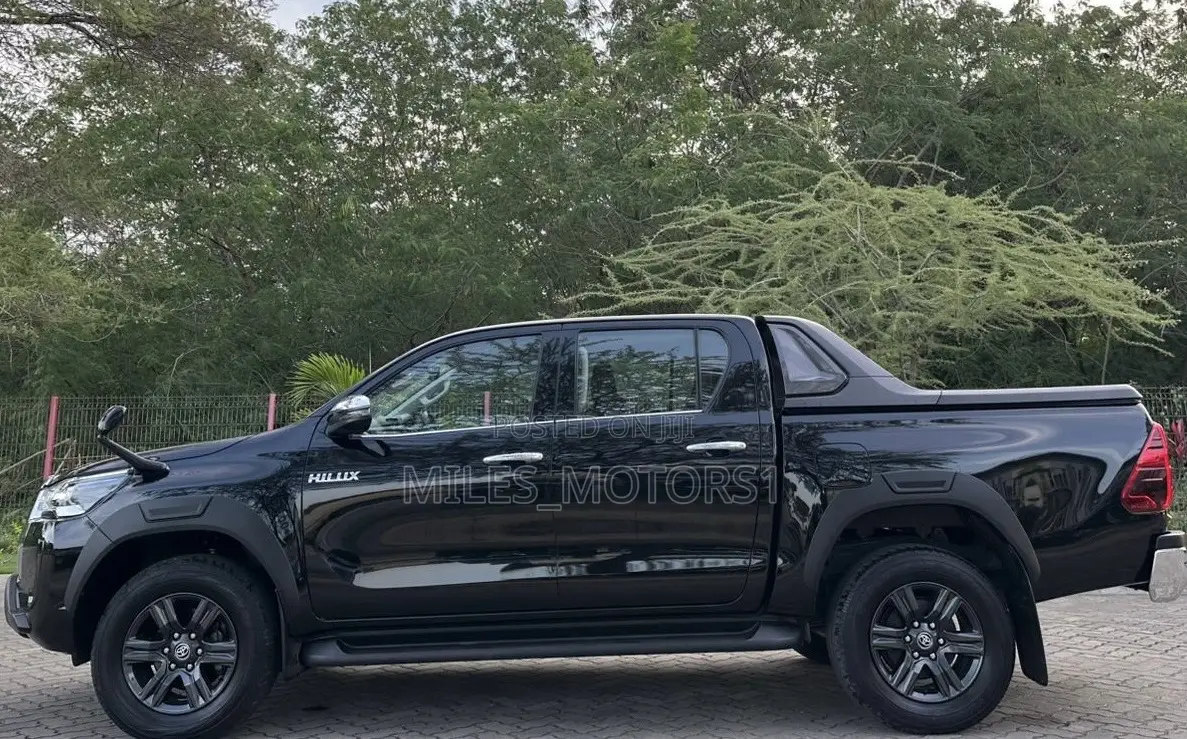 Toyota Hilux 2020 Black