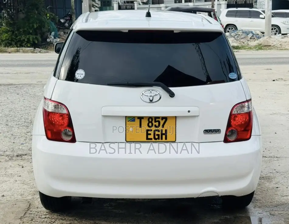 Toyota IST 2006 White