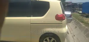 Toyota Porte 2006 Yellow