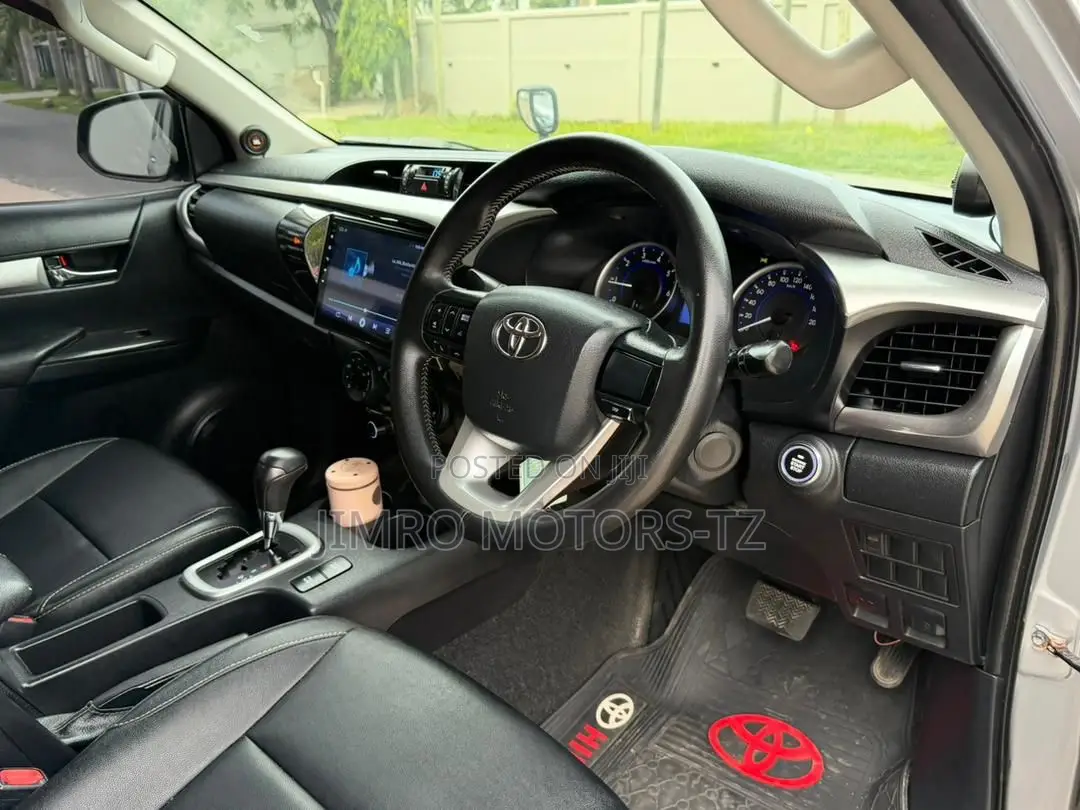 Toyota Hilux 2018 Silver