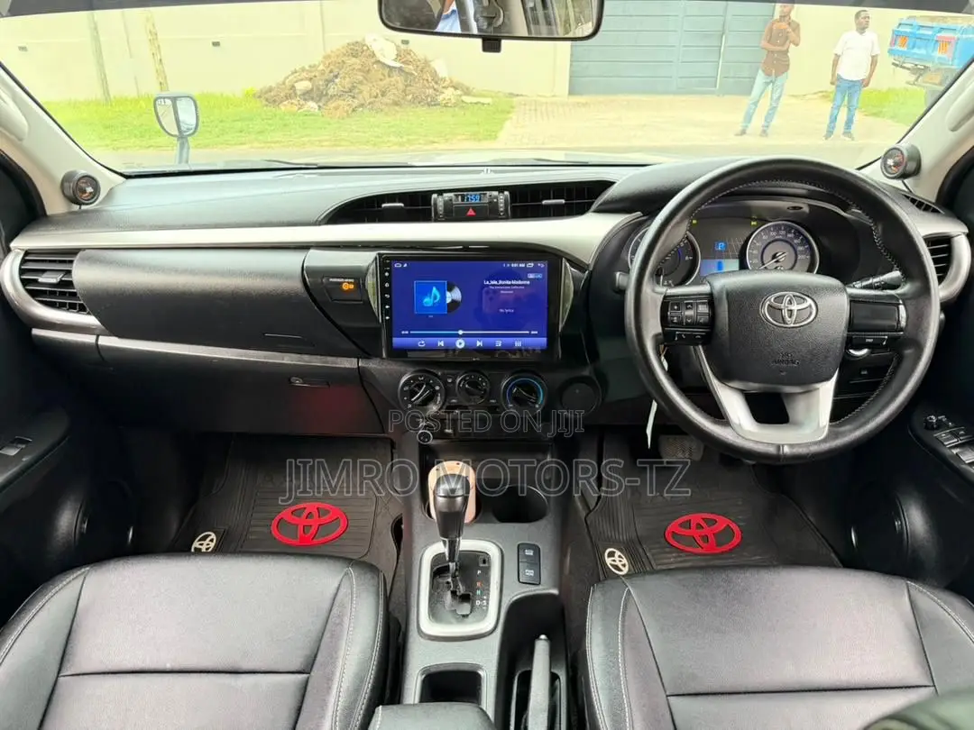 Toyota Hilux 2018 Silver