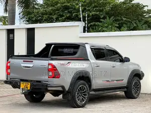 Toyota Hilux 2018 Silver