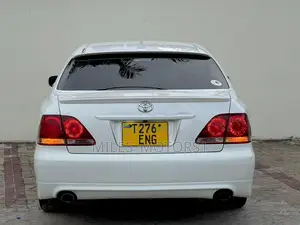 Toyota Crown 2006 White
