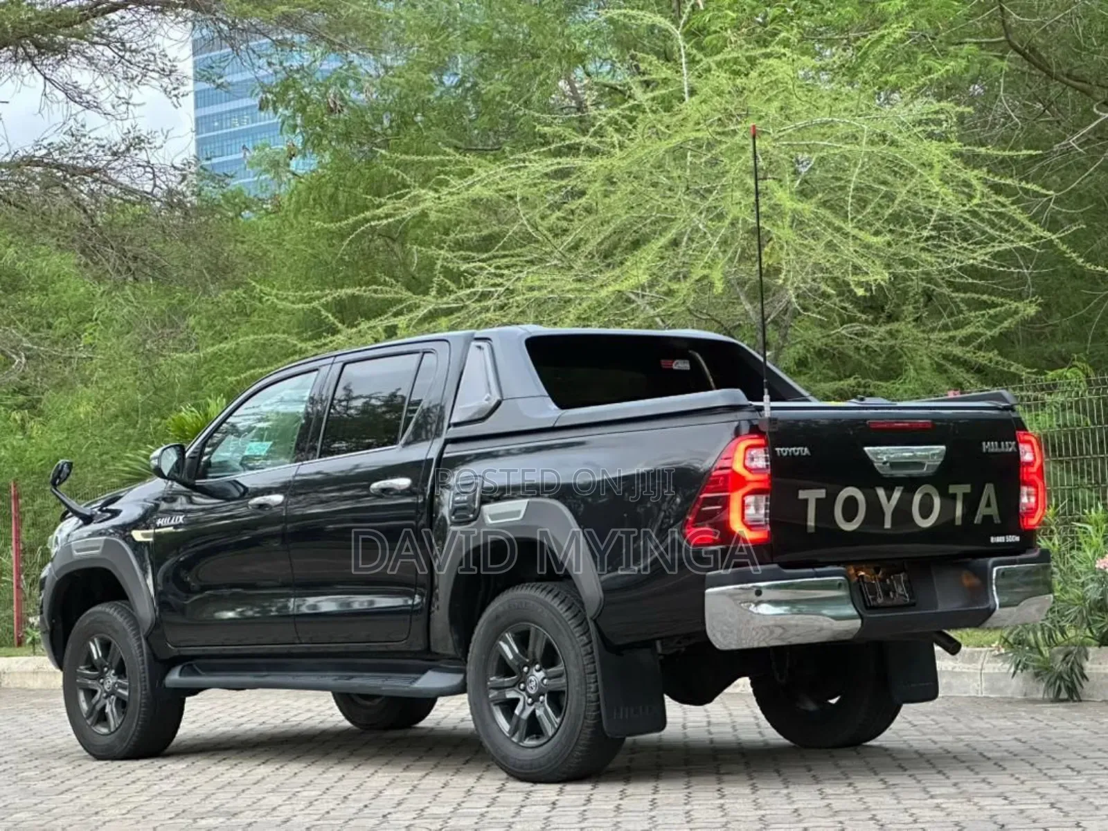 Toyota Hilux 2021 Black