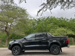 Toyota Hilux 2021 Black