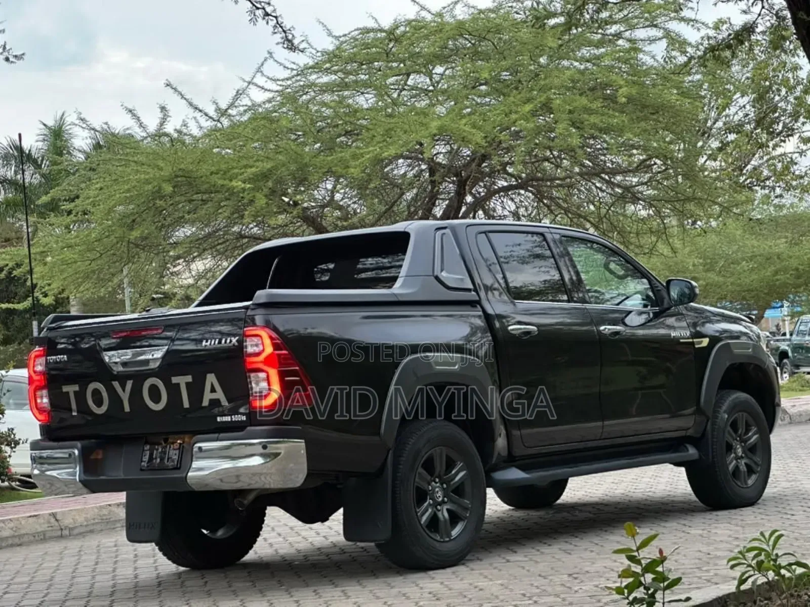 Toyota Hilux 2021 Black