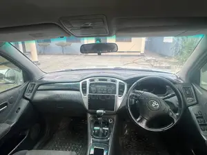 Toyota Kluger 2005 Silver