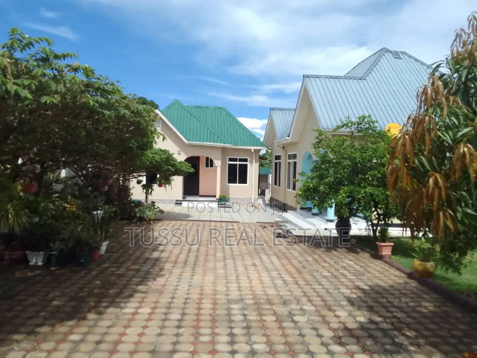 5bdrm House in Mabwepande, Kinondoni for sale