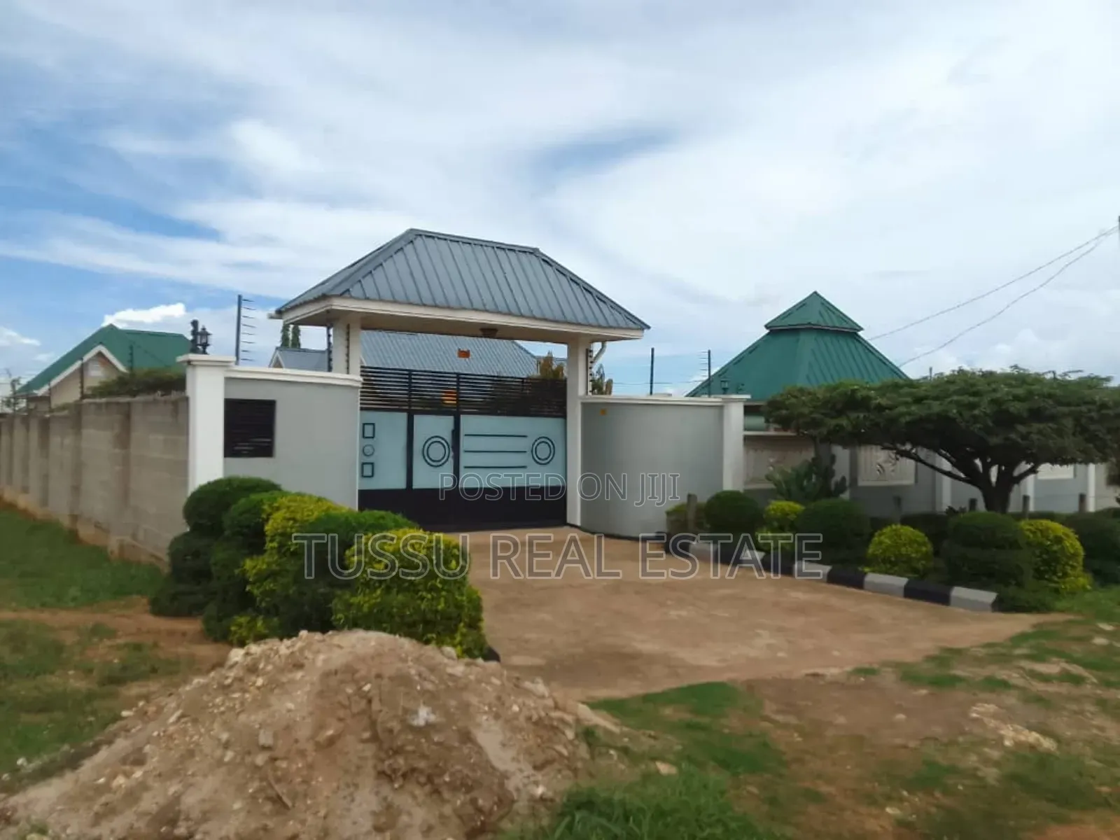 5bdrm House in Mabwepande, Kinondoni for sale
