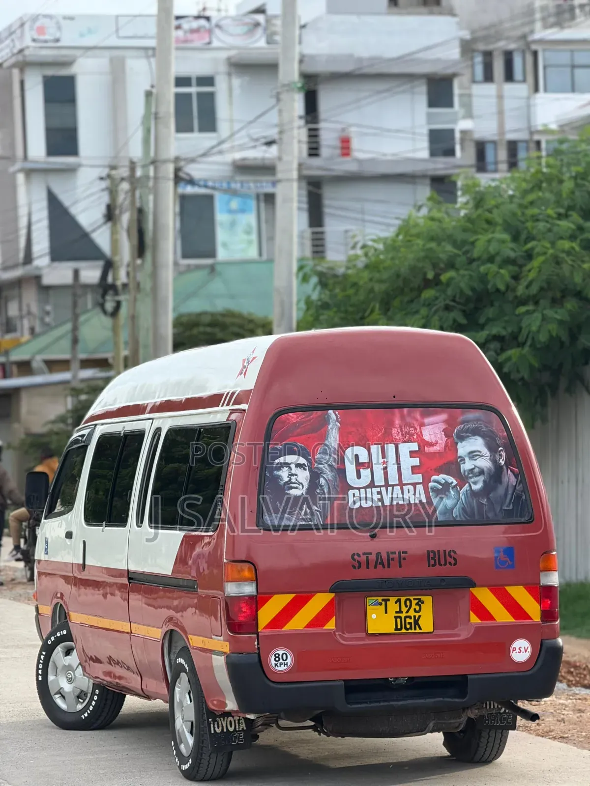 Toyota HiAce 2001 Red