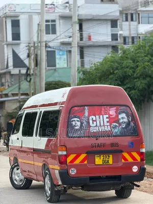 Toyota HiAce 2001 Red