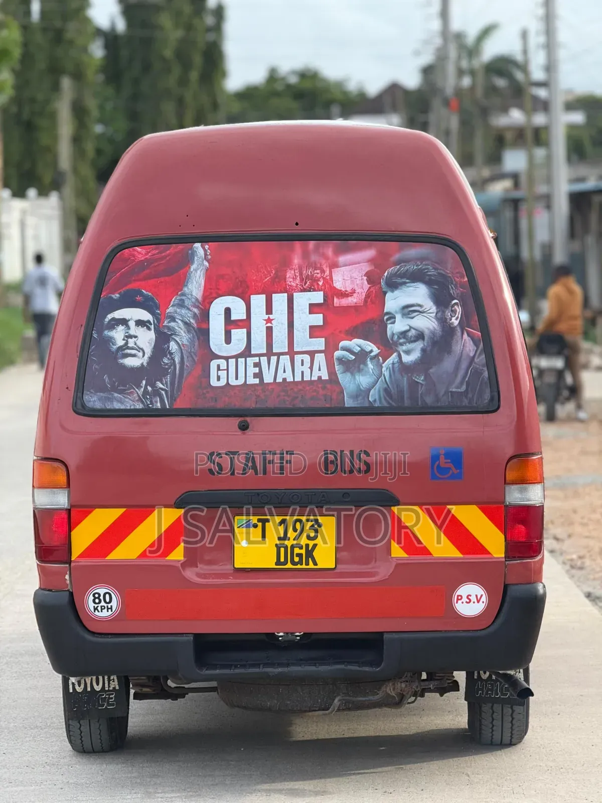 Toyota HiAce 2001 Red