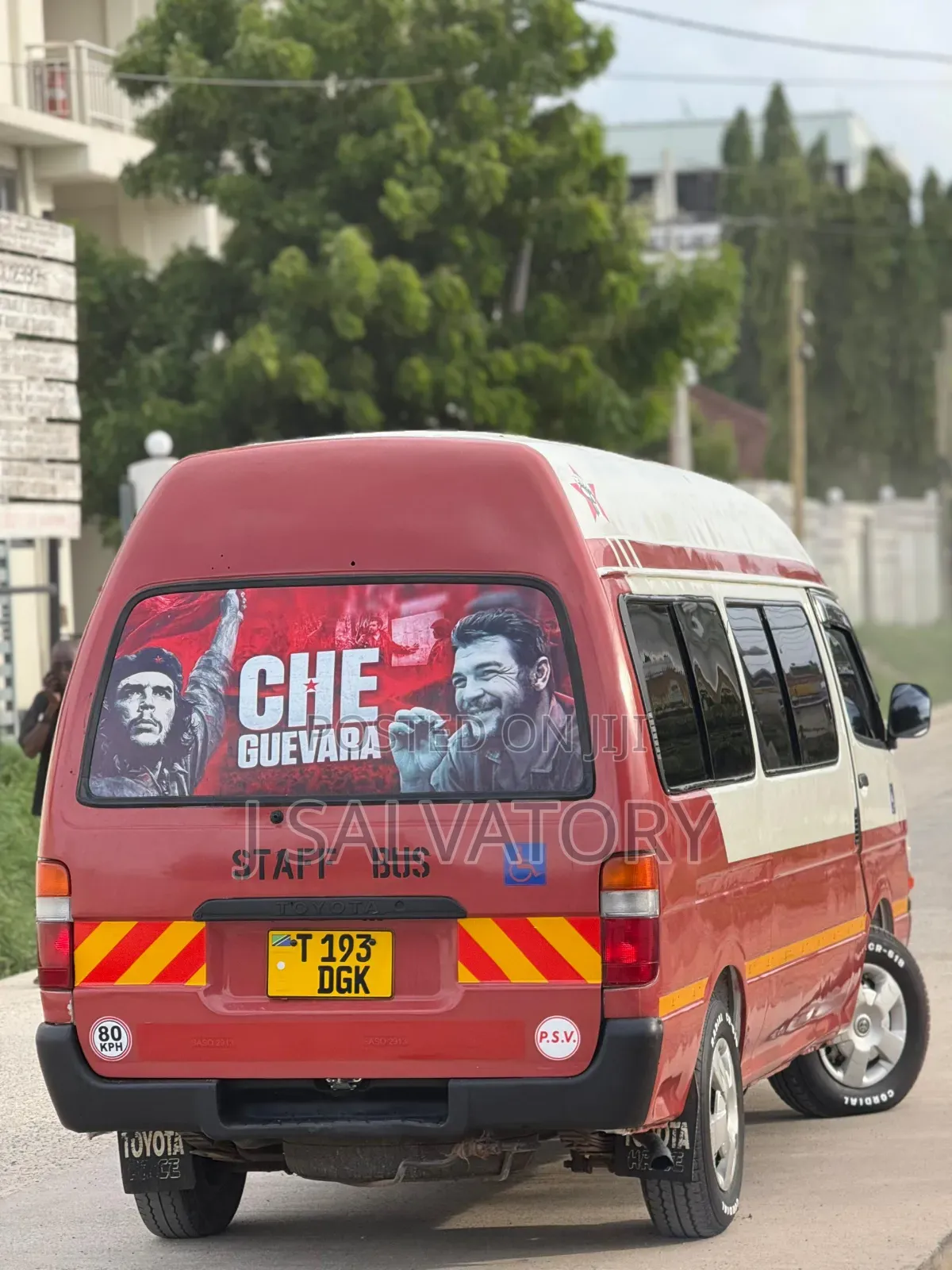 Toyota HiAce 2001 Red