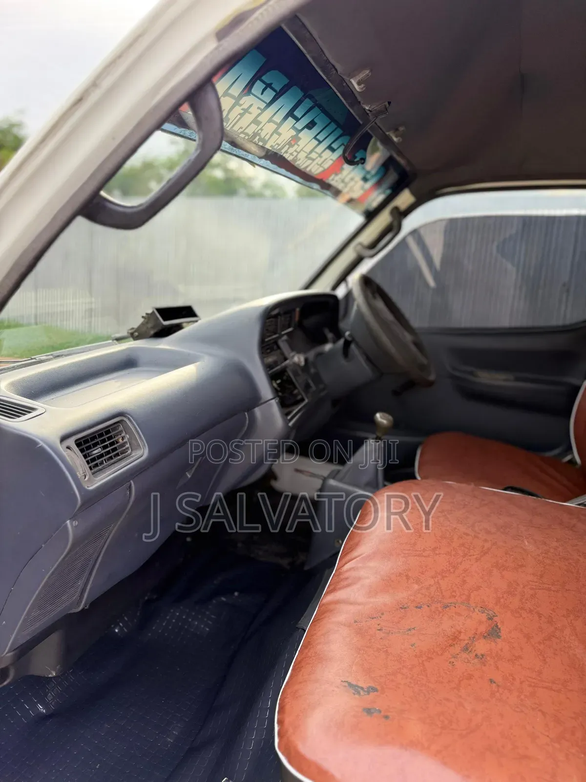 Toyota HiAce 2001 Red