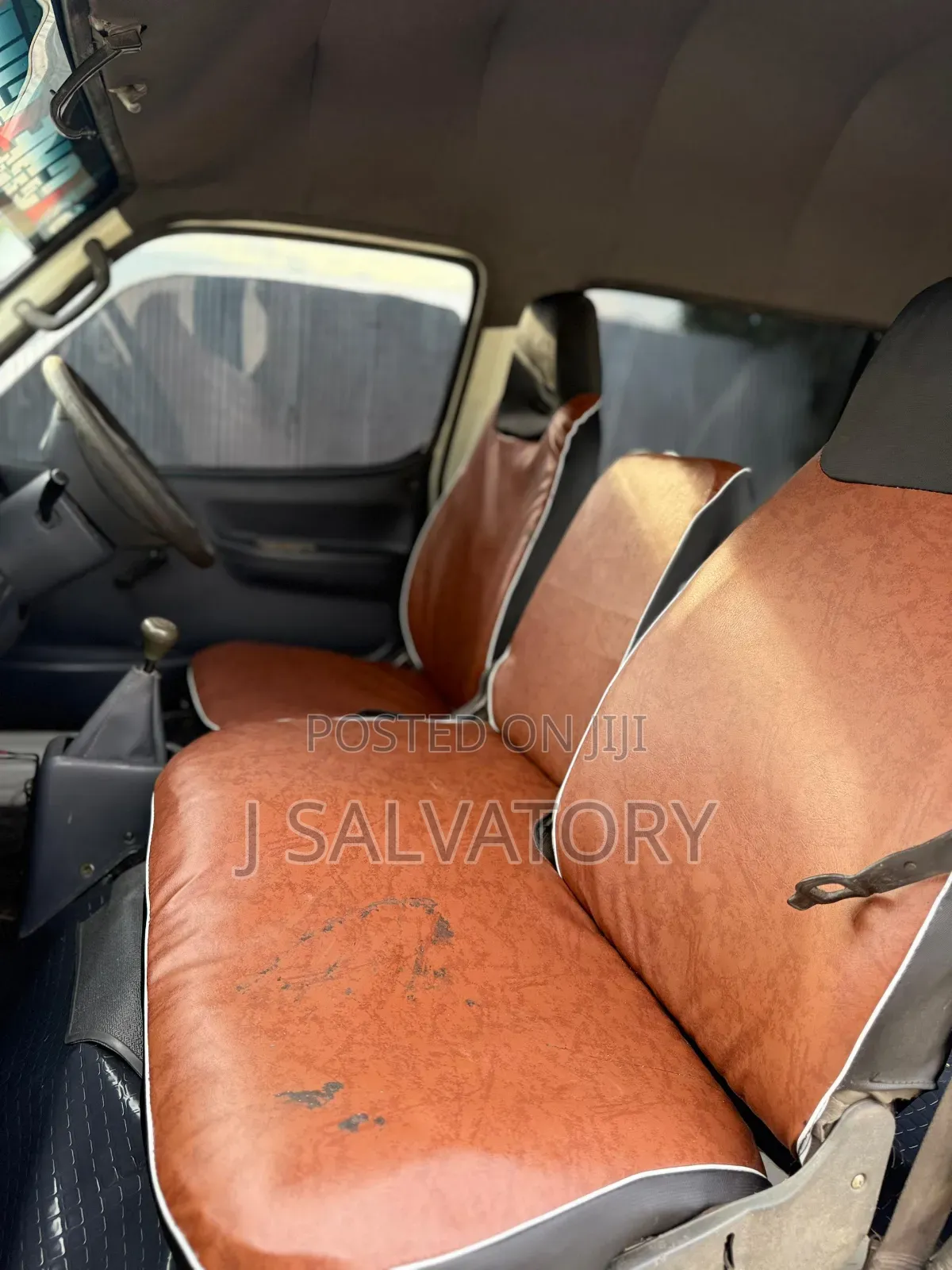 Toyota HiAce 2001 Red